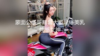 城中村探花小巷子星期天下午扫街到两个很有味道的站街少妇坐摩托车等客女+眼镜文化范少妇