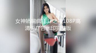 打电话做爱系列颜值不错的少妇吃着鸡巴还要跟狼友语音通话，又风骚又刺激主动上位抽插，开档黑丝在床上被大哥抠