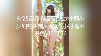 《魔手外购极品厕拍》商业城女厕全景偸拍多位少女少妇熟女方便，后位先拍脸再拍大白屁股，憋尿到极限的良家少妇动作逗死人 (5)