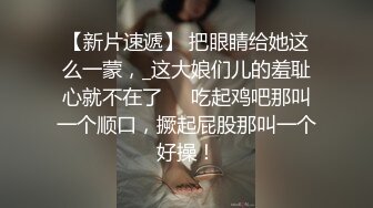 当他来上课时，Lilly 等不及了，当她去给他们俩倒酒时，他可以看出她脑子里想的不仅仅是学习。