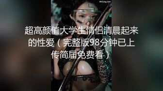  清纯学生妹！制服扎着双马尾！年龄不大挺会玩，双指猛扣，表情很享受，搞得小穴很湿