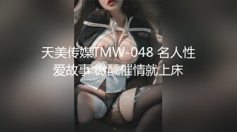 熟女人妻吃雞足交啪啪 我逼有點癢好想要 穿著開檔黑絲情趣衣 肥鮑魚舔噴了 無套後入 內射