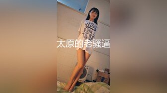 【少年Z】极品吊带黑丝少女，摁在沙发被狠狠后入