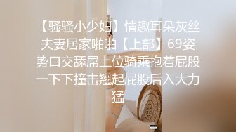 長髮巨乳女友翹高屁股等我老二後入插爆她