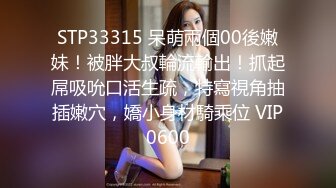 后入丰满人妻炮友 撕开情趣黑丝袜