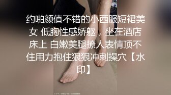 双飞大战欧美妞，深喉口交后入摩擦白虎穴第一视角乳交大屌