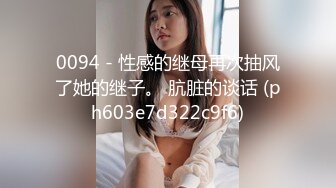   呆萌可爱的萝莉小妹，新来的啥都不懂全程露脸让狼友调教，互动撩骚揉奶玩逼看特写