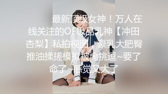 小伙高价约操两个极品外围美女双飞，换上吊带网袜一起服务