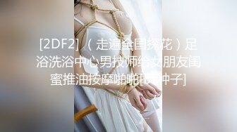 健身房里约站女教练