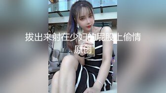 身材相当好的漂亮亚裔妹纸躲到厕所从书包里拿出她经常“学习”的工具教大家使用