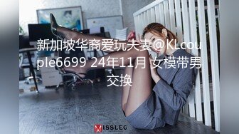 潜入学校女厕多角度偷拍美女班花 贴她的屁股太近被她发现了