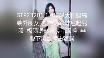 这才是天堂享受啊 约了两个年轻极品小美女，颜值身材一流，穿着网袜高跟分开双腿露出逼逼轮番操穴双飞