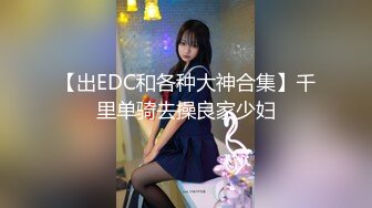  熟女阿姨偷情老外 又舔又亲 被无套输出 完事还送阿姨一条裙子 非常开心