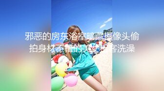 反_差女大学生骚操作 双手吃鸡 双脚帮男朋友足交 游戏结束开始实_战！