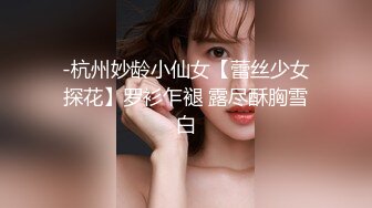 大神潜入商场女厕近距离偷窥牛仔短裤美女的大肥鲍