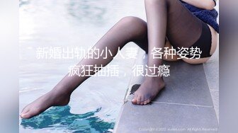 抄底白裙美眉