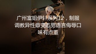 【新片速遞】   商场女厕全景偷拍黑衣少妇玩手机尿尿❤️鲍鱼保养的挺粉嫩呢