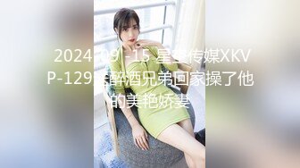 带着眼镜的极品美女天台露奶