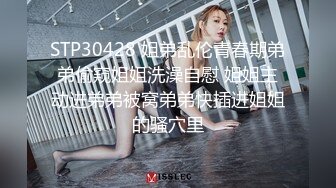   广州市丁字裤小骚货：好喜欢，我好骚。男：爽吗，你本来就是个骚逼是不是卧槽 鸡巴上面全是你的淫水