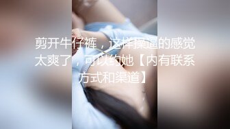 眼镜蓝色假发大奶妹子假屌插逼 拨开内裤无毛嫩逼道具插入