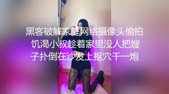  蒙面小哥双飞两个极品大奶子少妇，露脸交大鸡巴主动上位闺蜜在旁拿道具玩弄骚穴和菊花