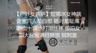 商场女厕全景偷拍漂亮美容师B毛杂乱的小黑鲍