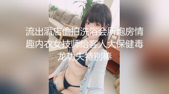 叫上好兄弟再叫上两个美妞来搞4P，奶子大颜值高从沙发搞到房间床上