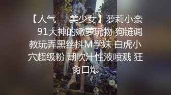  奶子发育的很不错的极品小太妹露脸精彩大秀，旁边还有好姐妹听狼友指挥玩弄小骚穴