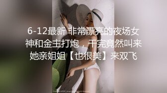 【新片速遞】 ????这美女也太牛了吧 当这么多人面撒尿，☝完全无视路人存在啊【130MB/MP4/01:25】