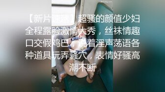 一线天00后美少女，外表甜美清纯，美乳嫩穴姐妹花，骑乘位轮流操，小逼很紧，让人羡慕不已