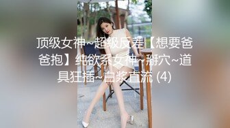 粉衣牛仔裤妹子激情啪啪，口交舔弄上位骑坐抬腿大力猛操