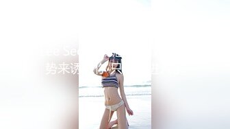 老公陪着来上厕所的是少妇 一样被大神拍到了她的大黑B_0