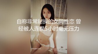  小骚逼露脸洗干净了伺候小哥哥诱惑狼友，舔鸡巴的样子好骚吸蛋蛋，深喉抽插