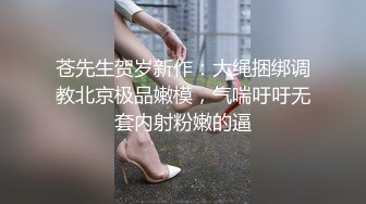 高颜值苗条短发新人妹子沙发道具自慰跳蛋震动扭动屁股非常诱人!