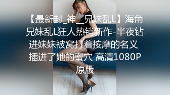 妹子水蜜桃形大奶双指深抠粉嫩无毛逼高潮后玩3P