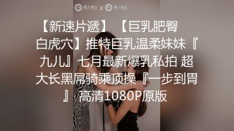 ❤️❤清纯羞涩小女友，外表文静甜美，无毛美穴被舔弄，插进来吧，骑乘位猛插，后入姿势爆操