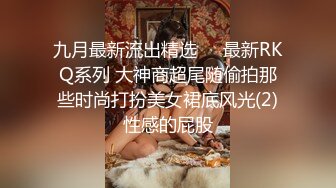 这骚男的周末过的很性福啊让人羡慕嫉妒恨 女友和闺蜜三人坐沙发上不时抠逼揉奶最后啪啪双飞娇吟销魂