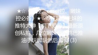 跟随抄底两个美女 这黑骚丁卡屁沟看着还是很有感觉的 差点被美女发现