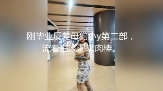 蓝色外套花臂纹身妹子，穿上黑丝口交舔弄上位骑坐抽插猛操