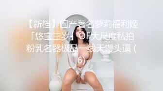 长发颜值妹子，镜头前第一视角全裸自慰，道具插穴特写粉穴，水水很多