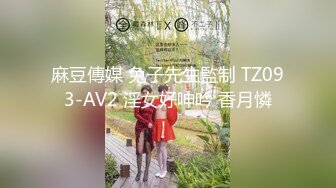 花裙尤物换上空姐制服有那味儿了 像新疆美女异域尤物 最美的婴儿肥女神