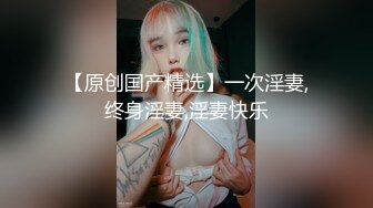 颜值姐妹花翘起屁股轮流操，开档丝袜骑乘位，操的流出白浆，持续输出爽翻