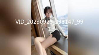 OF日本大眼萌妹「Yui Peachpie」女仆在金主爸爸看书时做口舌服务调情被干到内射流精