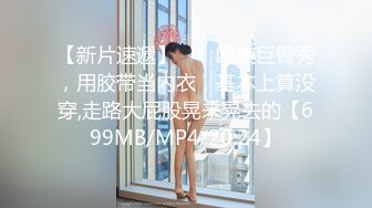 商场女厕 近距离偷拍漂亮白裤子少妇的大黑B.