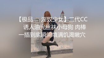 随意扒下美女的领口