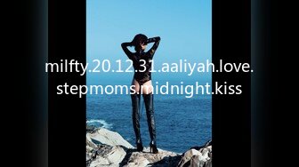 milfty.20.12.31.aaliyah.love.stepmoms.midnight.kiss