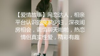 丝袜高跟露脸豹纹情趣两个骚女让大哥玩双飞，口交大鸡巴舔大哥乳头，淫声荡语不断各种体位抽插干的她叫爸爸