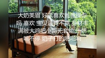 曾经的网吧公厕网红脸女王，强力回归，再现公厕4个手指插穴