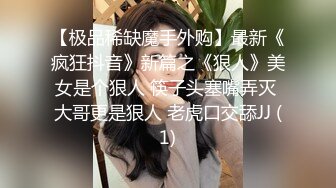 金色短发小骚货 婚纱情趣装操逼 撩下衣服揉捏奶子 埋头舔屌 扒开丁字裤后入