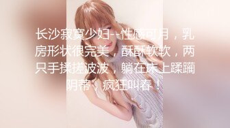 【新片速遞】  邪恶的房东暗藏摄像头偷拍❤️身材火爆的美女租客洗澡洗鲍鱼